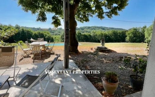 South Gironde, Beautiful renovated country house with panoramic views, outbuildings and swimming pool. 11 hectares