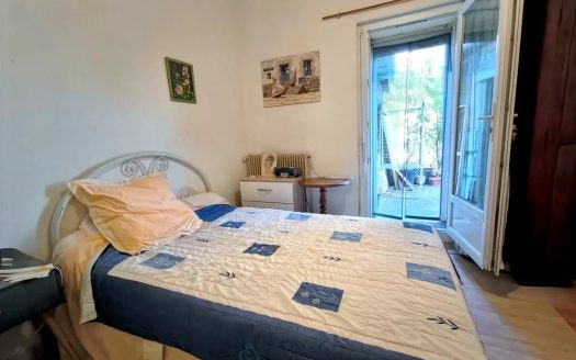 Life only on the ground floor very close to BERGERAC town center