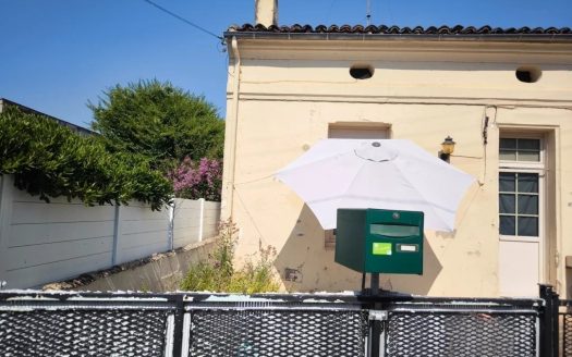 Life only on the ground floor very close to BERGERAC town center
