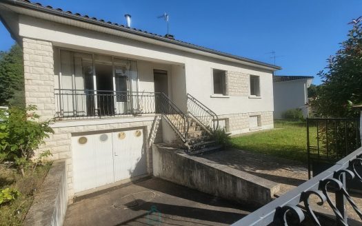 MAISON BERGERAC AU CALME AVEC GRAND POTENTIEL D'AMENAGEMENT