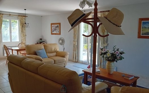 Property 3 bedrooms and large open garden