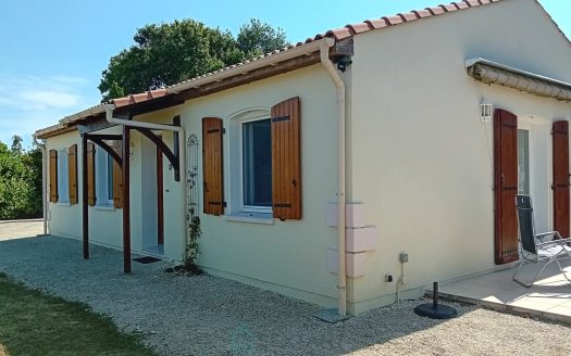 Property 3 bedrooms and large open garden