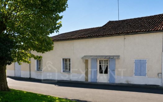 120 sqm HOUSE – TO RENOVATE – 4 BEDROOMS – LARGE OUTBUILDINGS
