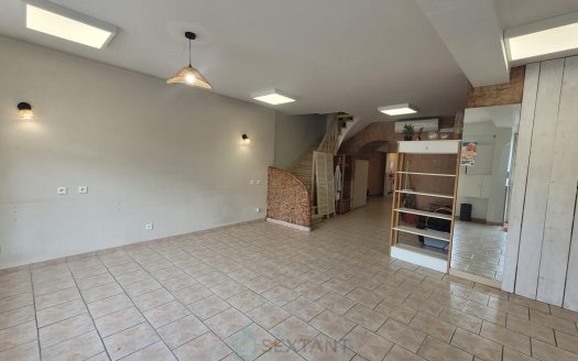 En exclusivité – Maison à usage mixte avec local commercial et appartement loué