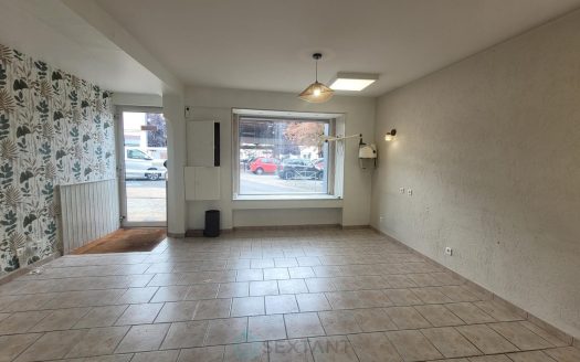 En exclusivité – Maison à usage mixte avec local commercial et appartement loué