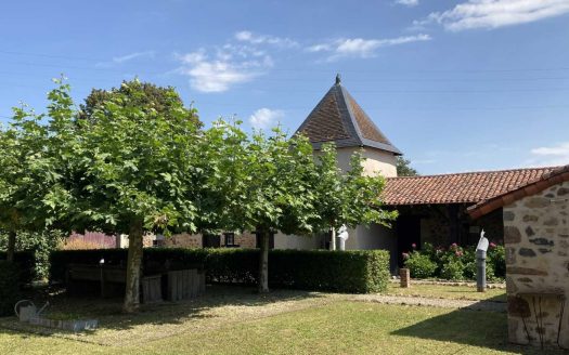 MAGNIFICENTLY RESTORED 18TH-CENTURY ESTATE