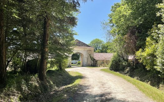 MAGNIFICENT 18TH-CENTURY ESTATE ON OVER 8.5 HECTARES WITH A POND