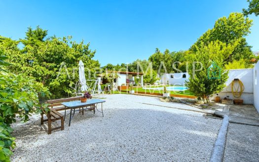 DETACHED VILLA 142sqm, POOL, 2 GARAGES, 3 174M² PLOT, ATTRACTIVE VIEW, QUIET LOCATION NEAR AMENITIES