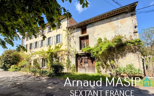 MAGNIFICENT 7-BED FORMER COACHING INN (290M²) WITH NUMEROUS OUTBUILDINGS (880sqm) AND LARGE GAREN