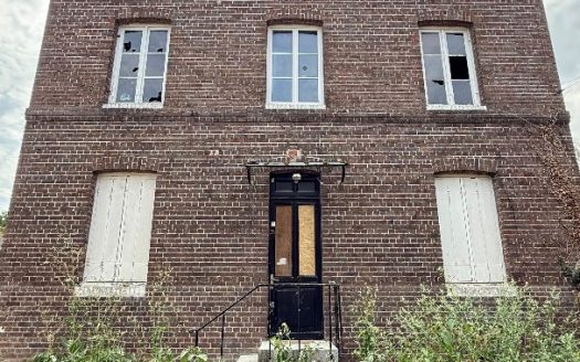 GREAT POTENTIAL – Stone house to renovate – 110 sqm – 200 sqm plot – Grand-Couronne.