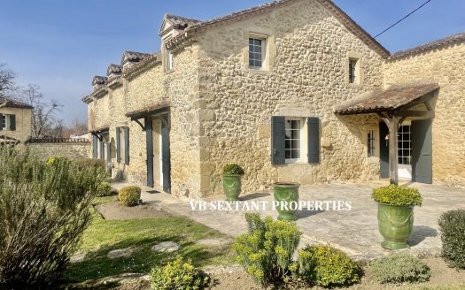 Entre-Deux-Mers, near Sauveterre de Guyenne – Charming stone and rubble-stone house with outbuildings