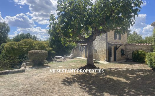 Entre-Deux-Mers, near Sauveterre de Guyenne – Charming stone and rubble-stone house with outbuildings
