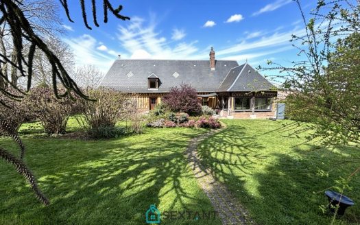 Beautiful Norman-style house with 3 bedrooms and heated swimming pool