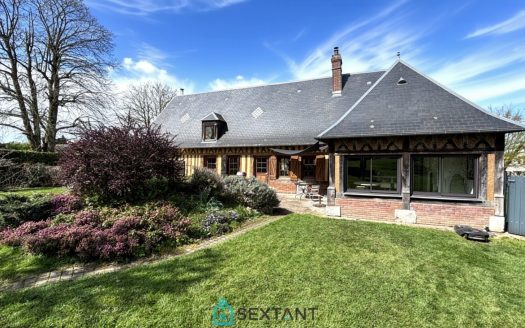 Beautiful Norman-style house with 3 bedrooms and heated swimming pool