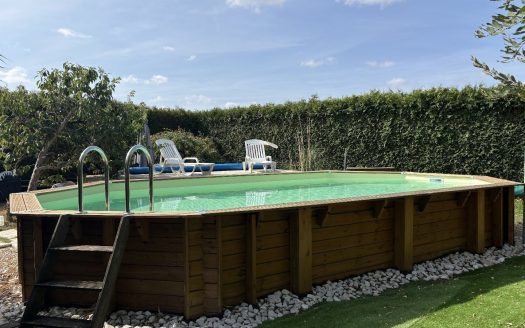 3-bedroom house with pool