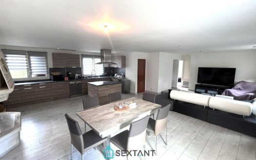 3-bedroom house with pool