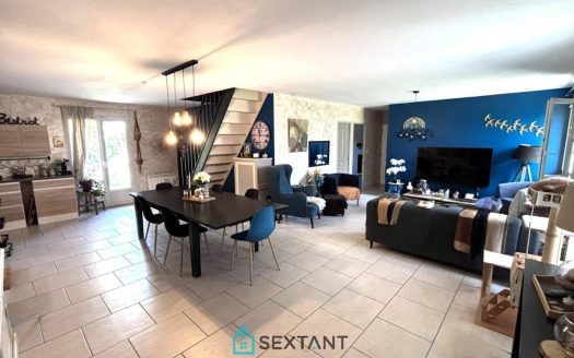 CONTEMPORARY FAMILY HOME OF 155 sqm ON 1,200 sqm OF LAND