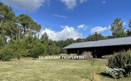 On the outskirts of Bazas, a 3-hectare property with a house and outbuildings.