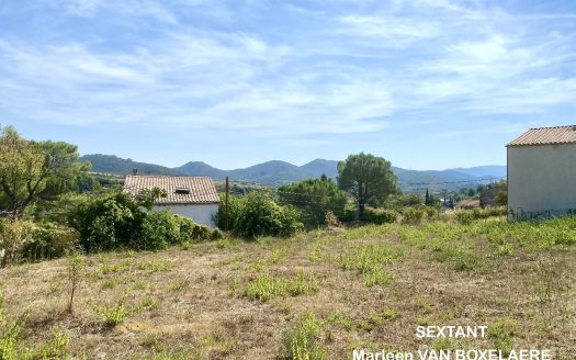 Building plot of approximately 1 300 sqm with an amazing view.