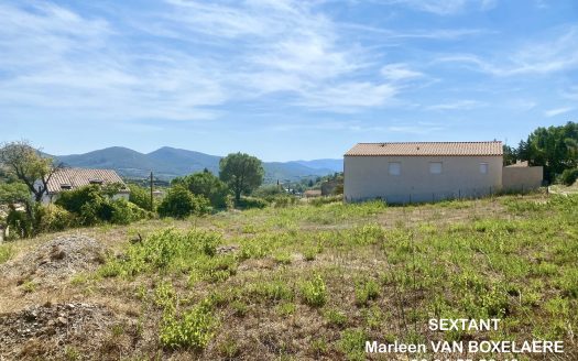 Building plot of approximately 1 300 sqm with an amazing view.