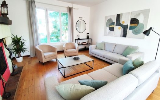 Property with 2 houses and outbuildings – Amboise town center