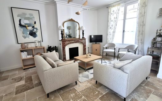 In the very center of Amboise, charming town house, completely renovated