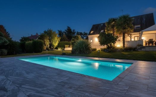Beautiful features: 5-bedroom house, garage, swimming pool, landscaped garden