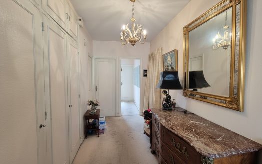 Near Blois Castle and train station, 80 sqm apartment with balcony and parking space