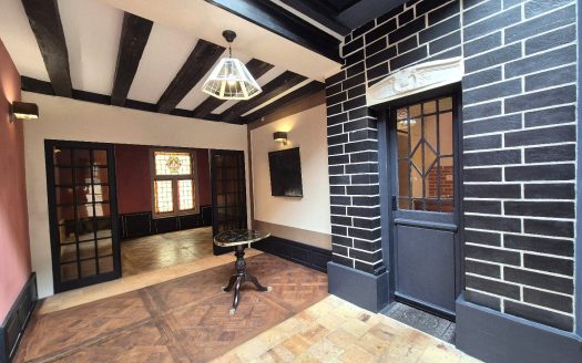 Renovated old house with 4 bedrooms, in the very center of Amboise