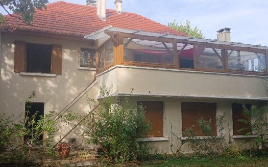 Maison familiale avec piscine