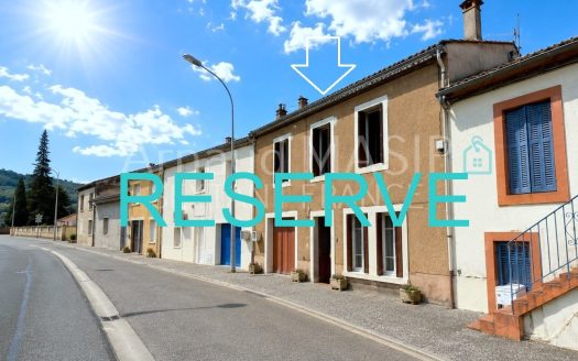 SPACIOUS FIVE-BEDROOM PROPERTY, ADJOINING GARAGE, TERACE, LARGE GARDEN, RIVER ACCESS