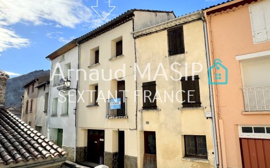 COSY, RENOVATED VILLAGE HOUSE WITH JULIET BALCONY & GARAGE IN COUNTRY LOCATION