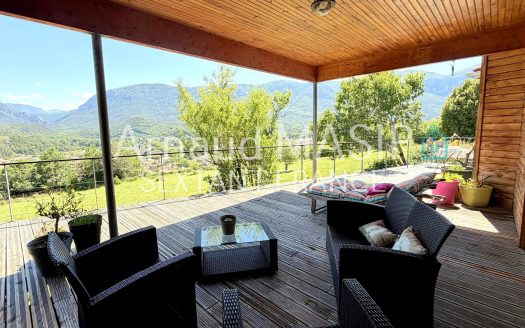 SPACIOUS, 3-BED ARCHITECT-DESIGNED VILLA IN SPACIOUS PLOT WITH SPECTACULAR, OPEN VIEWS