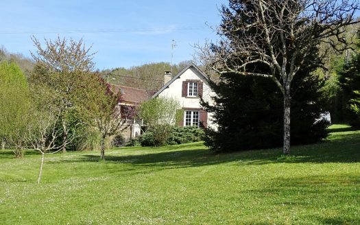 Le Bugue – Two houses and an independent studio on a plot of over 5,000 sqm
