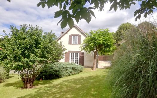 Le Bugue – Two houses and an independent studio on a plot of over 5,000 sqm