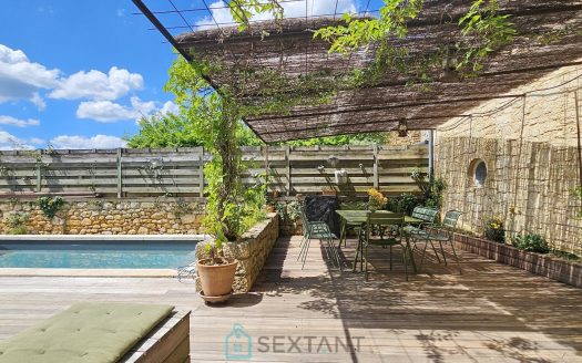Exceptional 234 sqm property in the Bastide of Domme with a panoramic terrace overlooking the valley.