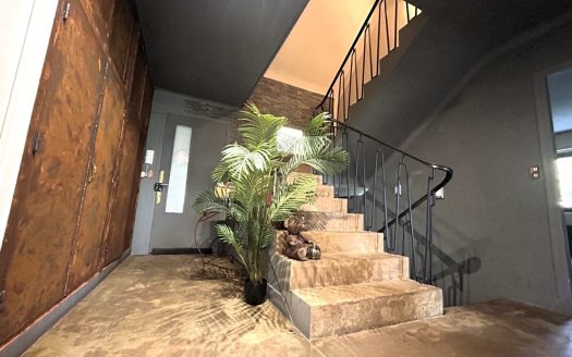 Character property of 280 sqm – 5 bedrooms – Panoramic view – Not overlooked