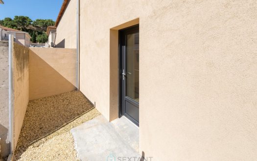 PROVENCE – SOUTH OF FRANCE – SAINT CHAMAS – VILLAGE HOUSE – 5 ROOMS – 135sqm