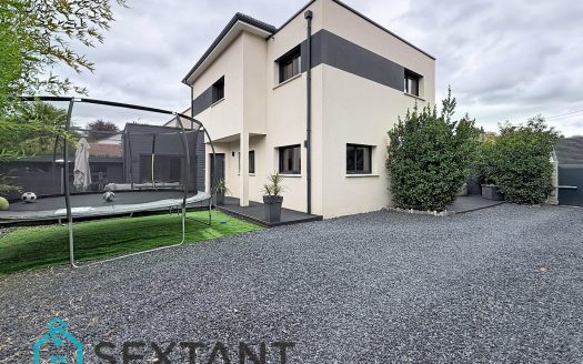 Contemporary house of 160 m 2