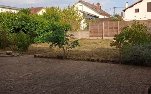 FULL CENTER OF BERGERAC PRETTY 2 BEDROOM HOUSE ON LAND