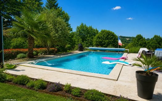 Charming Périgord-style house nestled in the Isle valley.