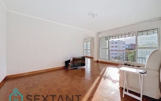 Apartment with balcony, 84sqm, ideally located
