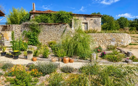 Stone property complex, nestled in the heart of preserved and picturesque nature.