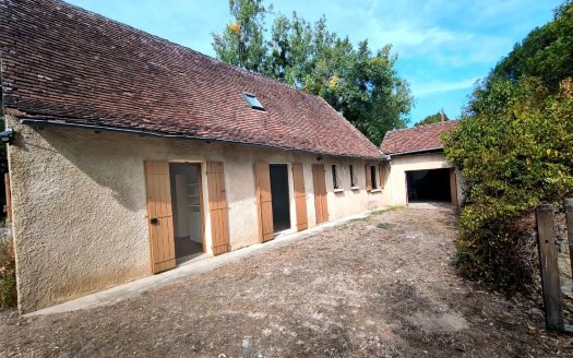 FARM WITH 2 HA AND NATURAL WATER, AT 2 KM FROM TOWN CENTER
