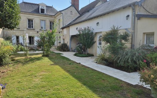 Amboise town centre, manor house, garden, outbuildings