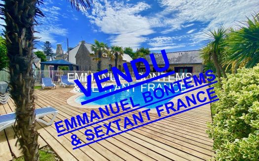 Character house with swimming pool 1 km from the beaches