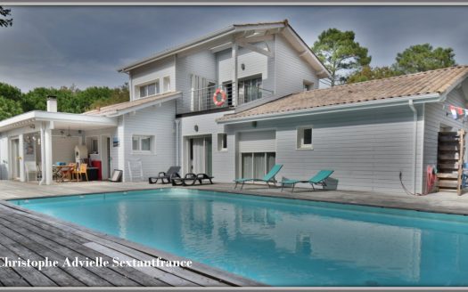 Beautiful villa, 5 bedrooms en suite, pool and garage with plot of 2009 square meters