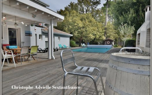 Beautiful villa, 5 bedrooms en suite, pool and garage with plot of 2009 square meters